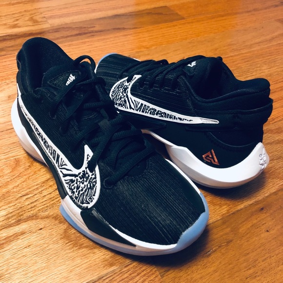 nike zoom freak 2 black white